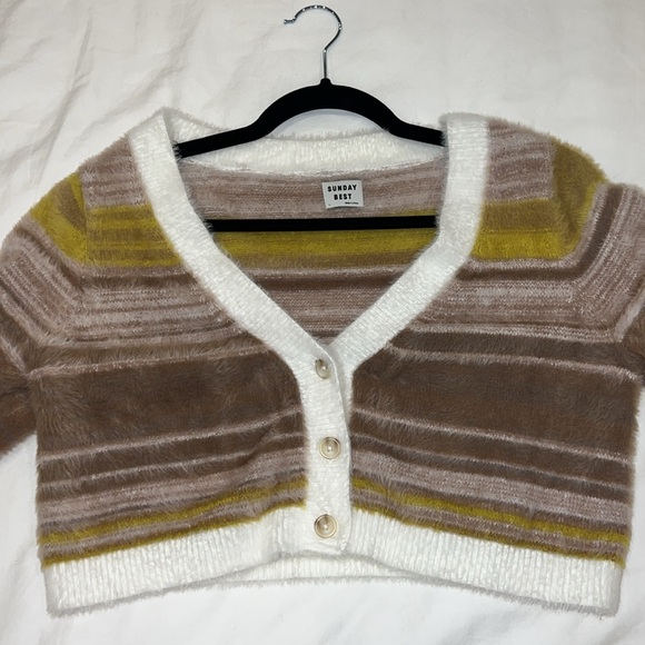 Cropped Long Sleeve Sweater - Picture 2 of 4